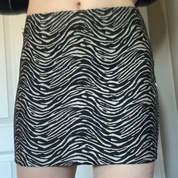Zebra stripes mini skirt 🦓 - Picture 1 of 4
